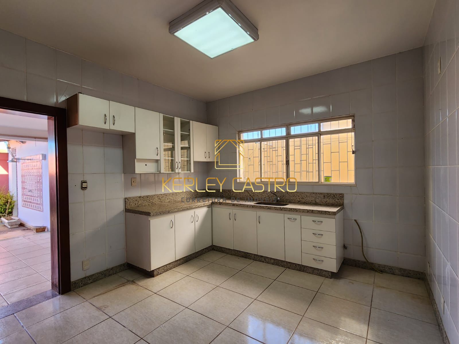 VENDO ÓTIMA CASA DE 04 QUARTOS NO SANTA RITA 